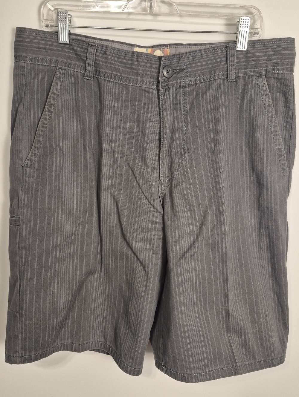 Men’s Gray Pinstripe Cargo Walking Shorts Size 36 Cotton Casual Flat Front